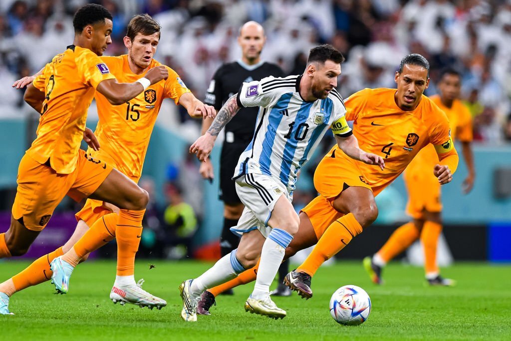 Messi Ha Lan vs Argentina 